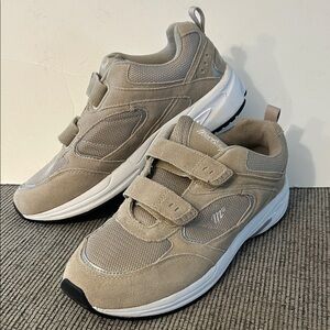 MacGregor athletic sneakers with hook-and-loop closure tan leather and mesh 11W